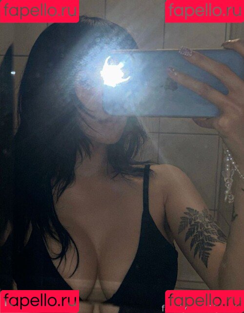 JadeyAnh Onlyfans Photo Gallery 