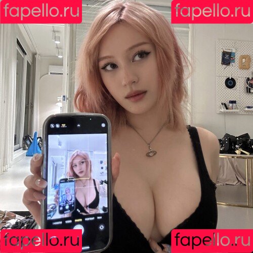 JadeyAnh Onlyfans Photo Gallery 