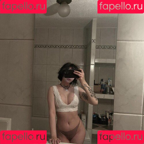 JadeyAnh Onlyfans Photo Gallery 