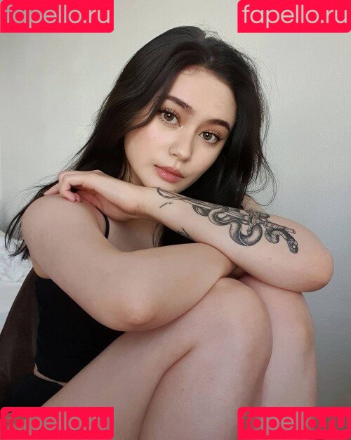 JadeyAnh Onlyfans Photo Gallery 