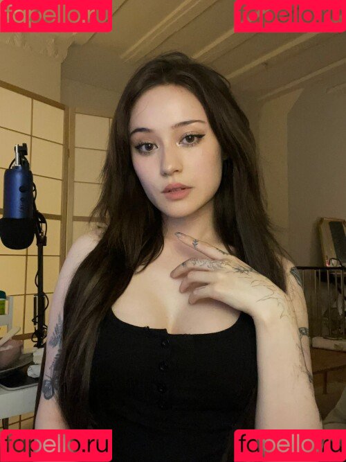 JadeyAnh Onlyfans Photo Gallery 