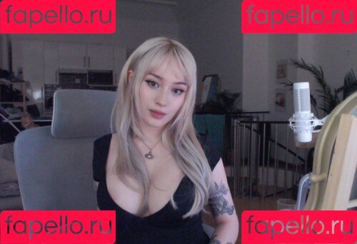 JadeyAnh Onlyfans Photo Gallery 