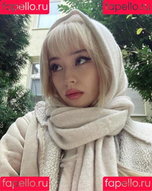 JadeyAnh Onlyfans Photo Gallery 