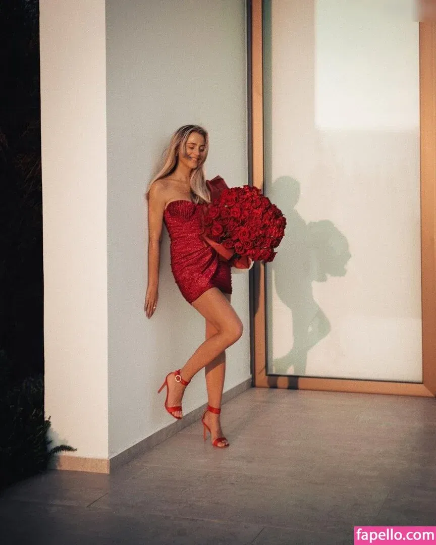 Janni Deler Onlyfans Photo Gallery 