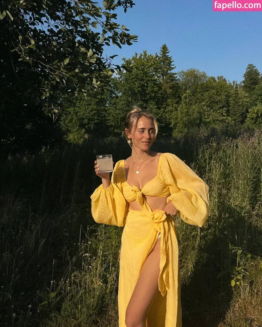 Janni Deler Onlyfans Photo Gallery 