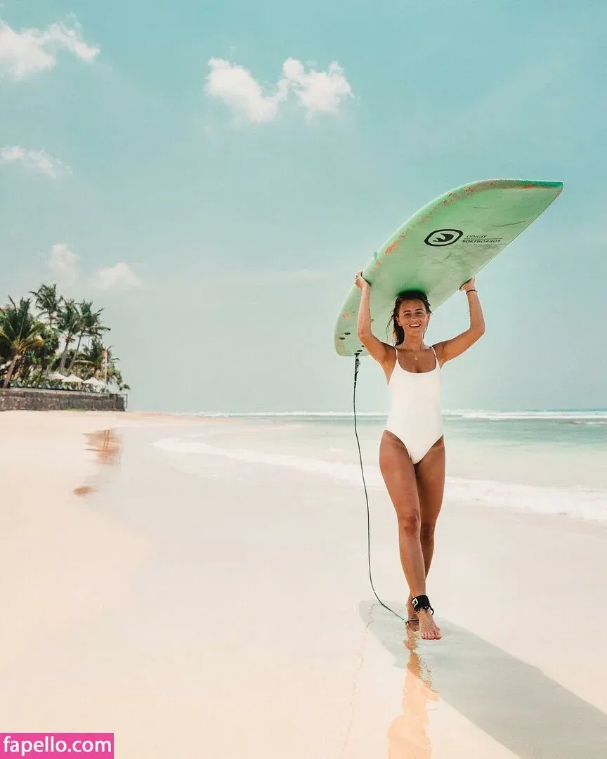 Janni Deler Onlyfans Photo Gallery 