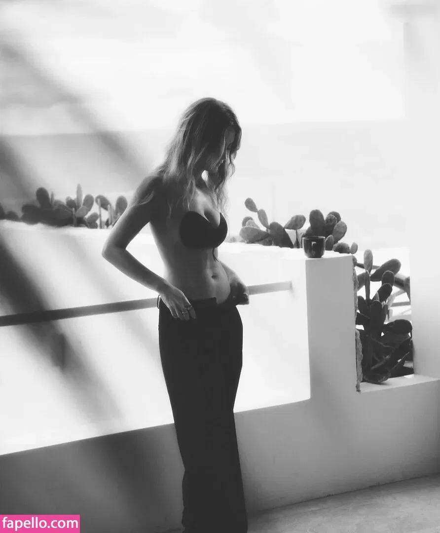 Janni Deler Onlyfans Photo Gallery 