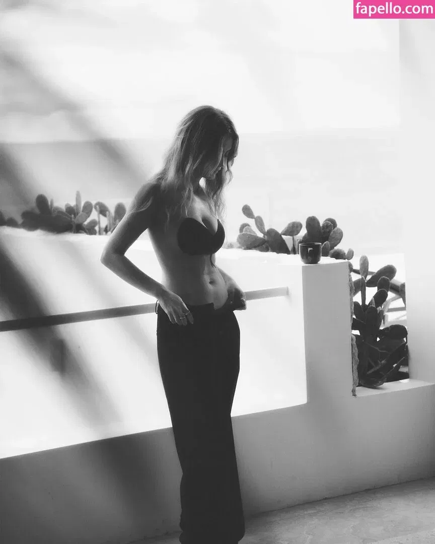 Janni Deler Onlyfans Photo Gallery 