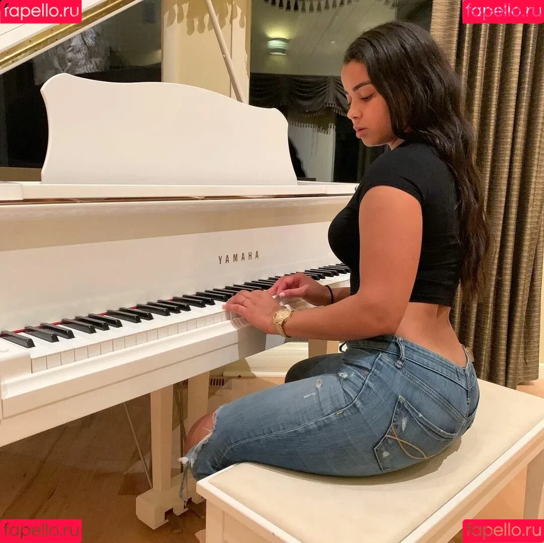 Rosairis Onlyfans Photo Gallery 