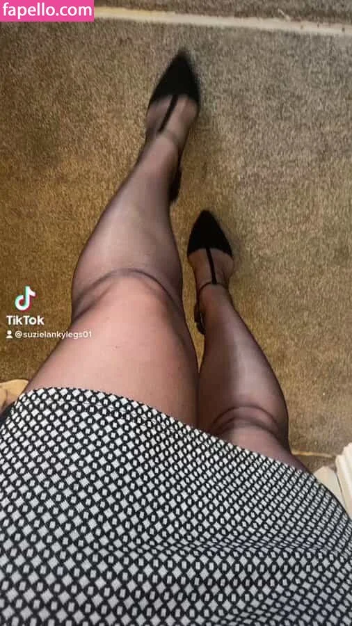 Suziesexylegs Onlyfans Photo Gallery 