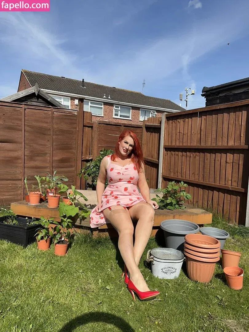 Suziesexylegs Onlyfans Photo Gallery 