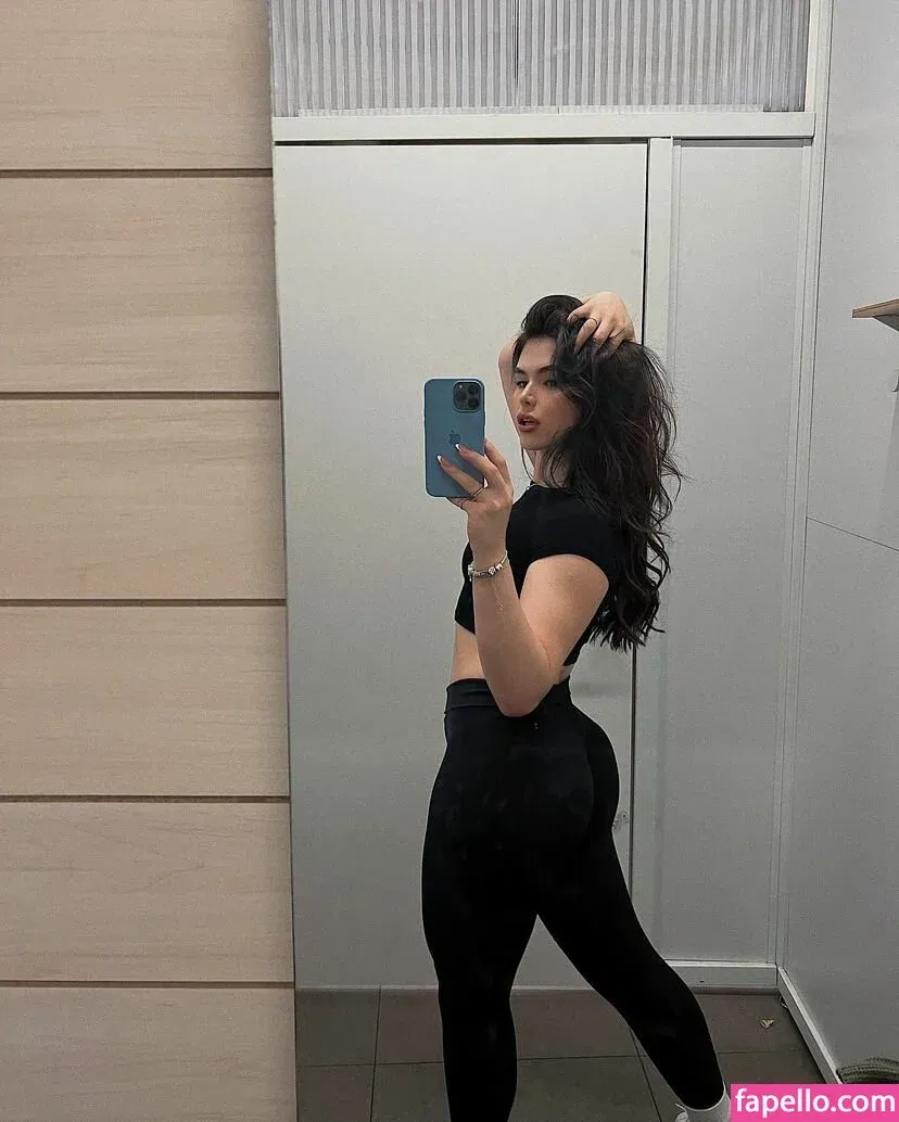 Elvira Onlyfans Photo Gallery 