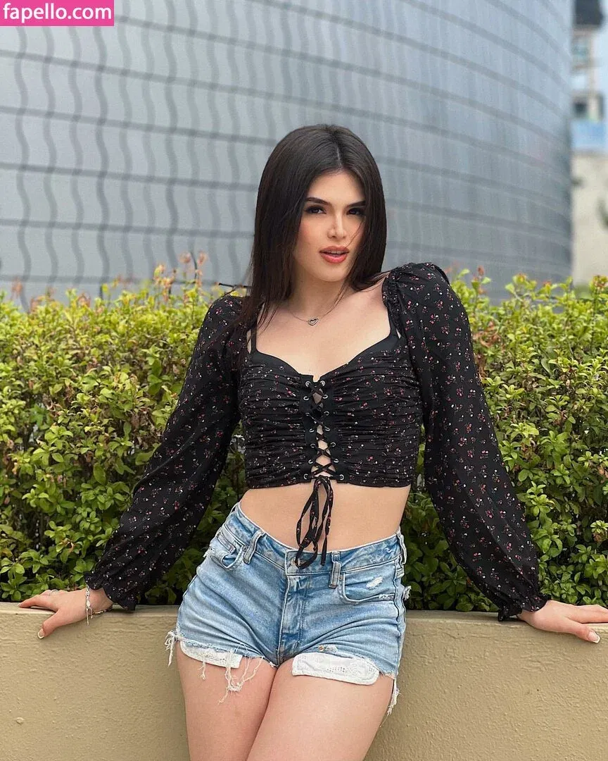 Elvira Onlyfans Photo Gallery 