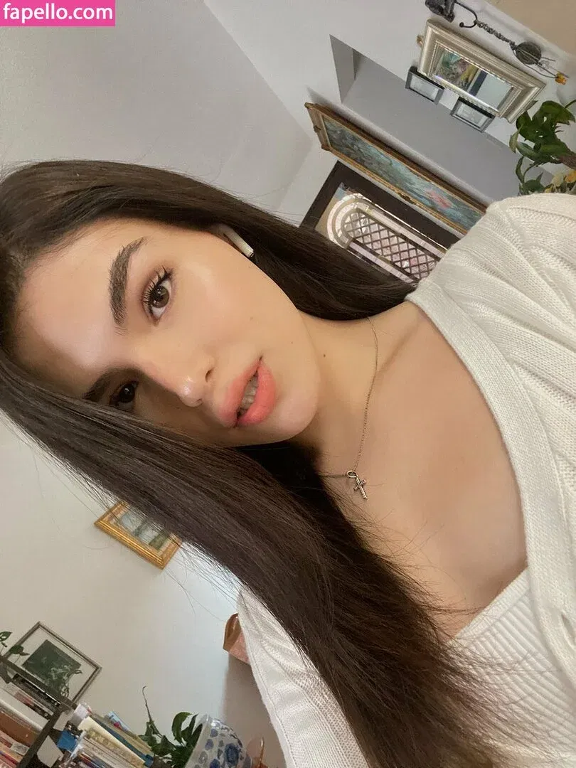 Elvira Onlyfans Photo Gallery 