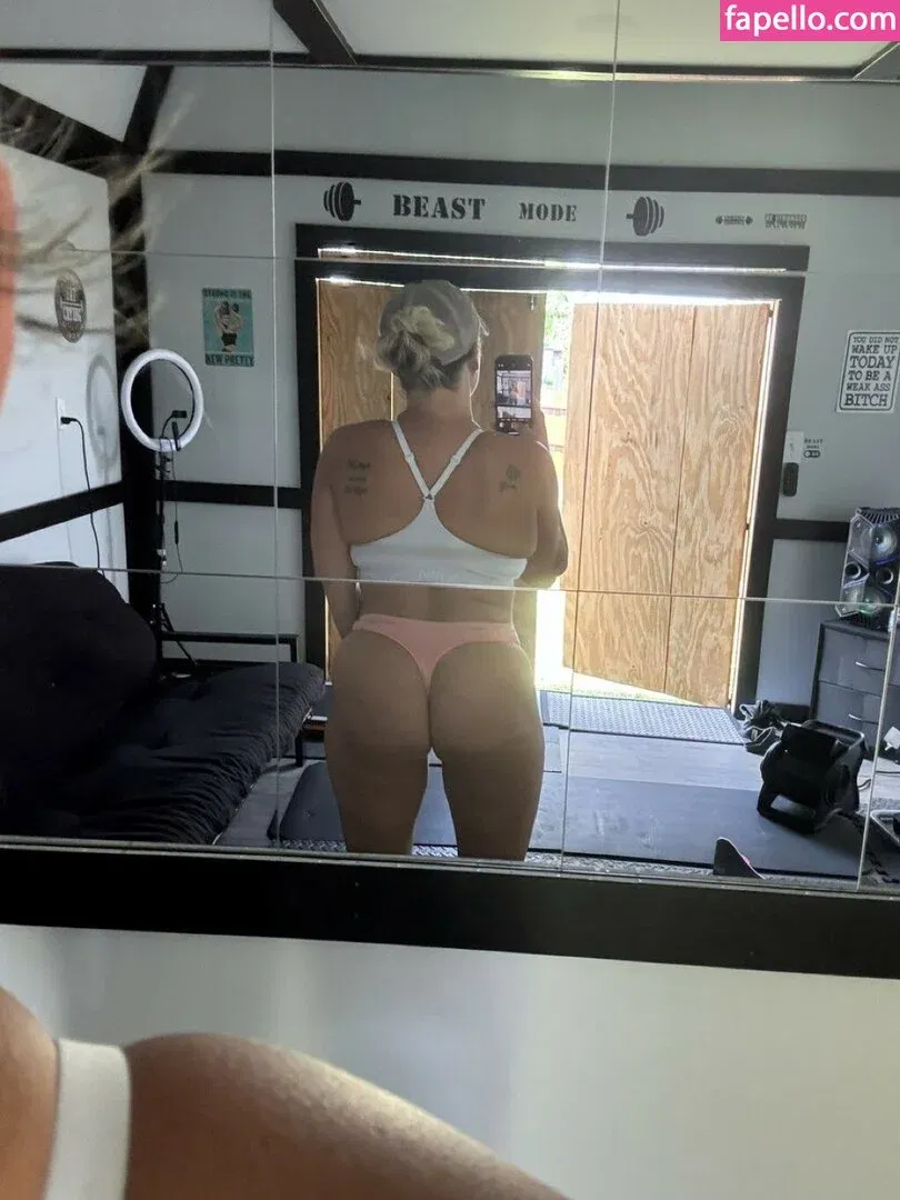 bigtitsmcgee612 Onlyfans Photo Gallery 