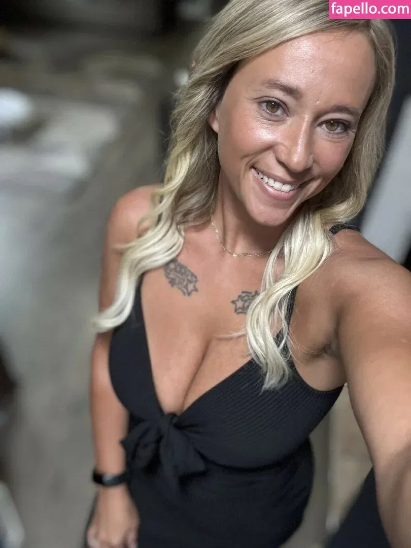 bigtitsmcgee612 Onlyfans Photo Gallery 