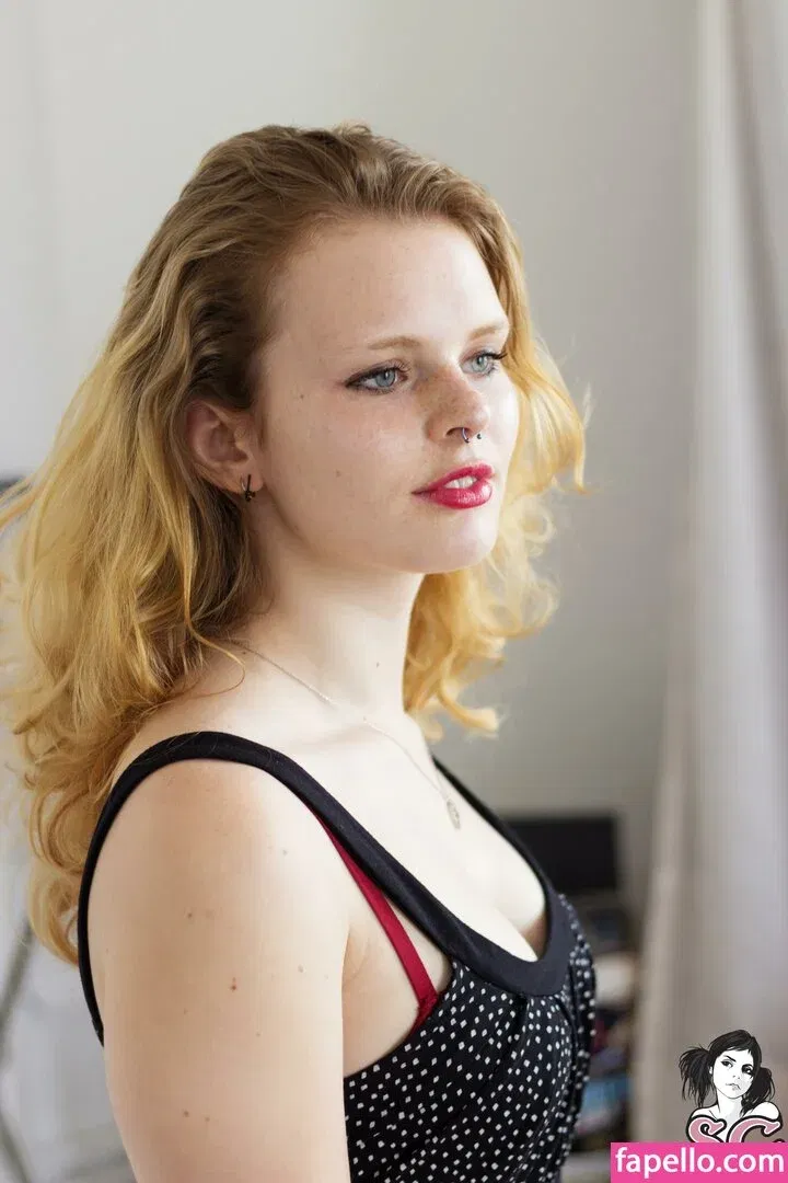 Elenae SG Onlyfans Photo Gallery 