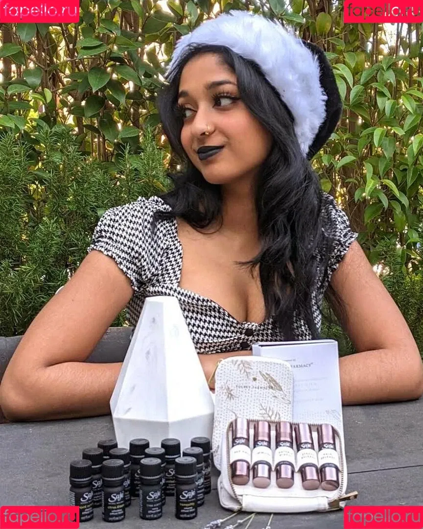 Maitreyi Ramakrishnan Onlyfans Photo Gallery 