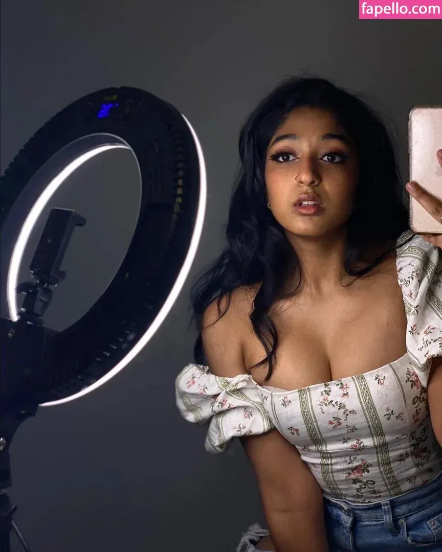 Maitreyi Ramakrishnan Onlyfans Photo Gallery 