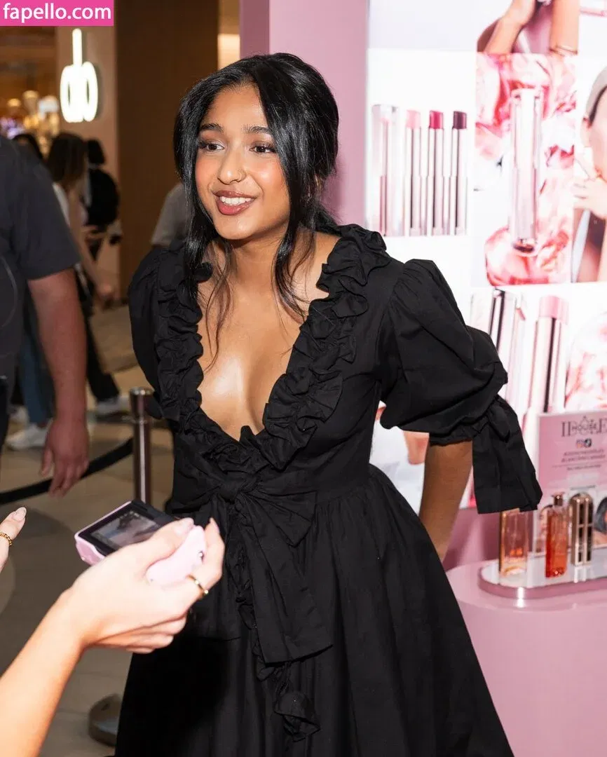 Maitreyi Ramakrishnan Onlyfans Photo Gallery 