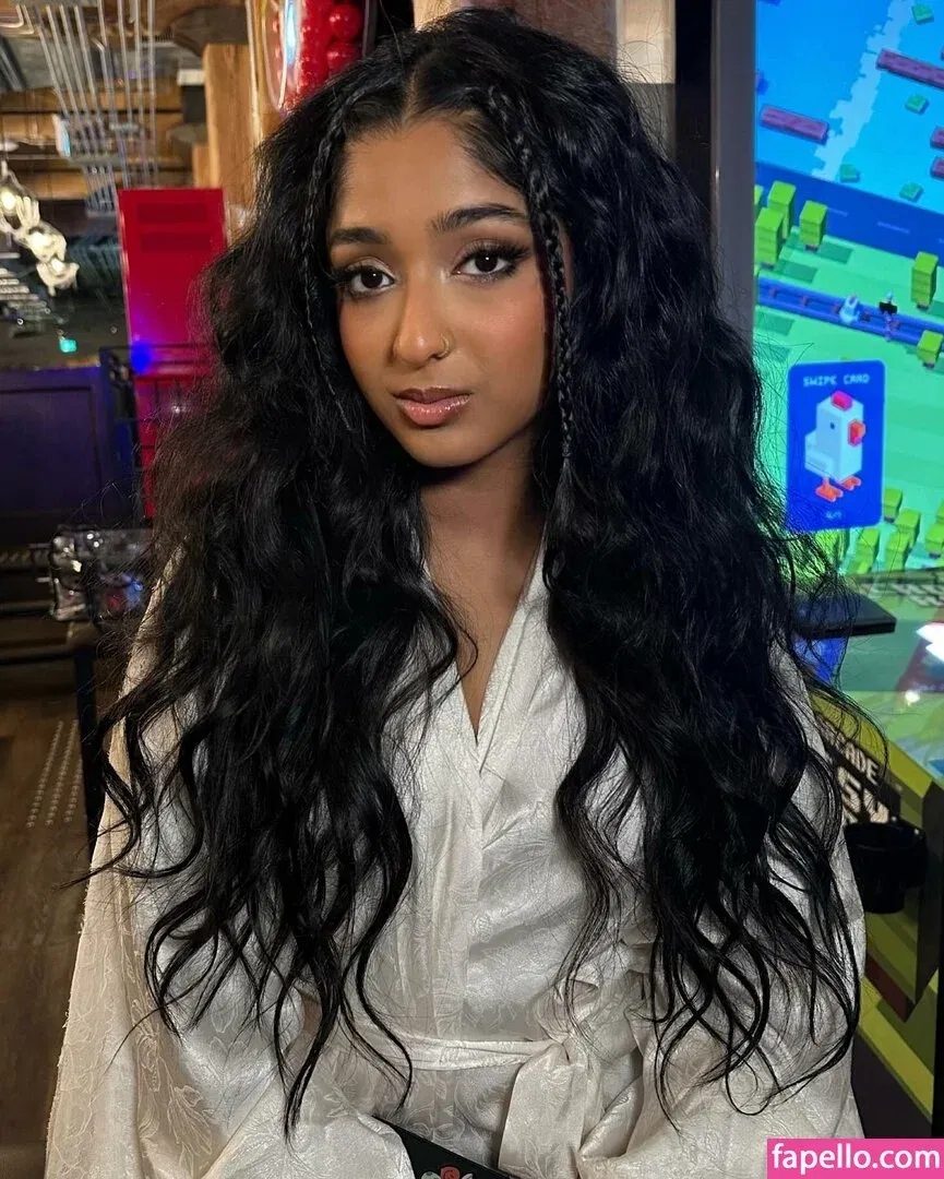 Maitreyi Ramakrishnan Onlyfans Photo Gallery 