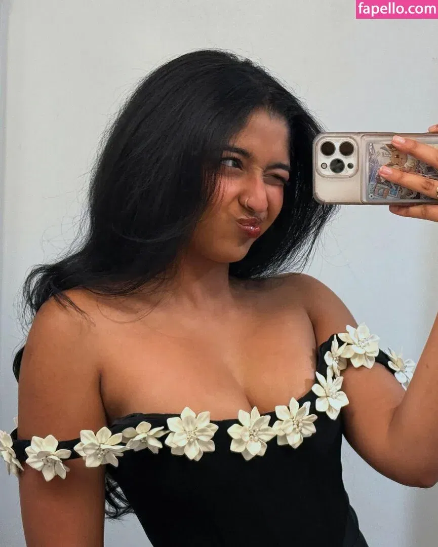 Maitreyi Ramakrishnan Onlyfans Photo Gallery 