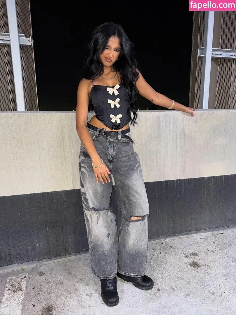 Maitreyi Ramakrishnan Onlyfans Photo Gallery 