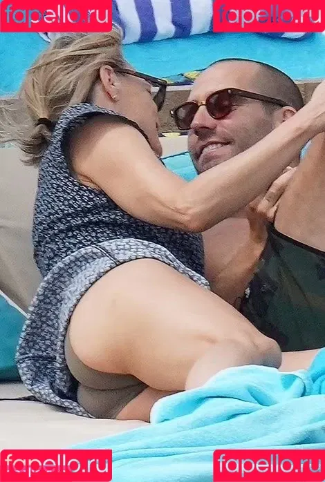 Robin Wright Onlyfans Photo Gallery 