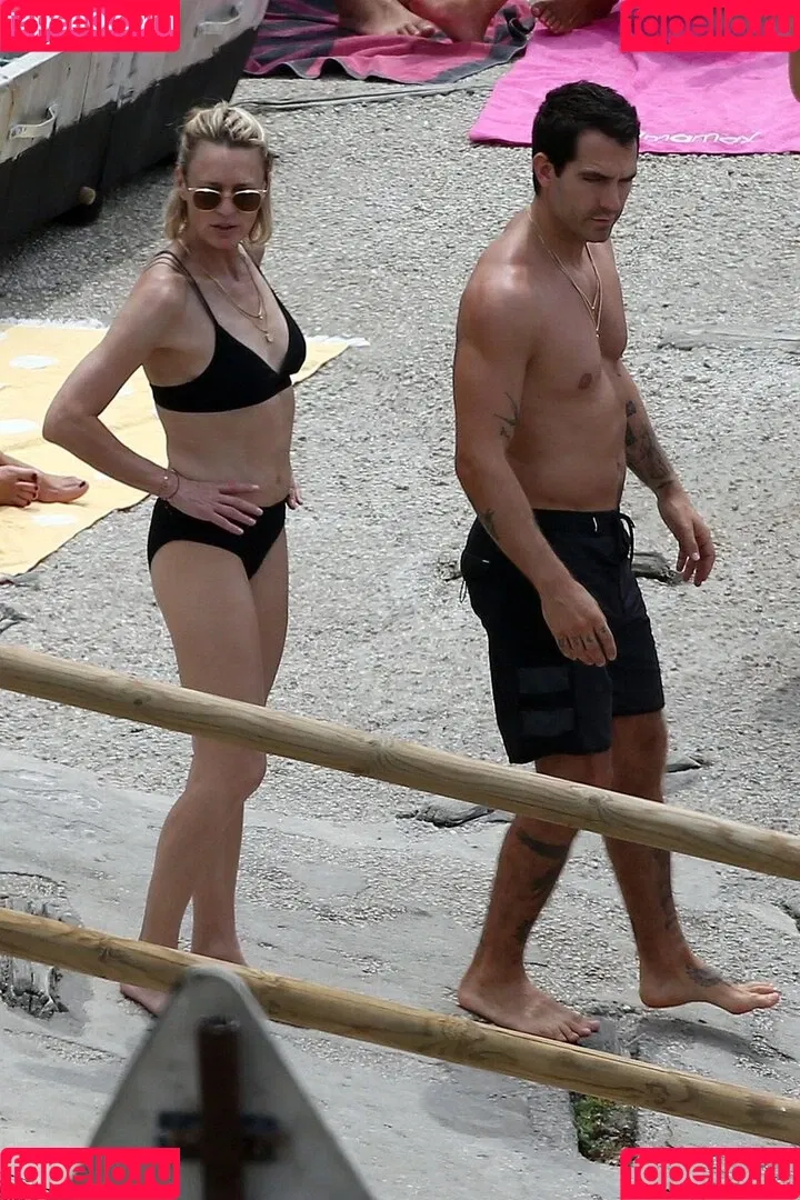 Robin Wright Onlyfans Photo Gallery 