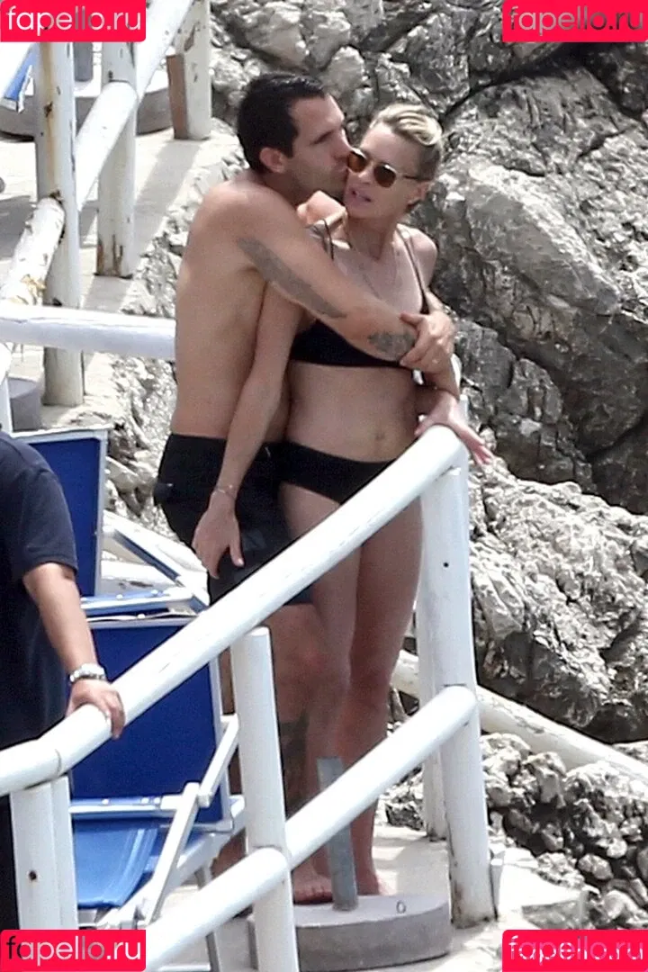 Robin Wright Onlyfans Photo Gallery 