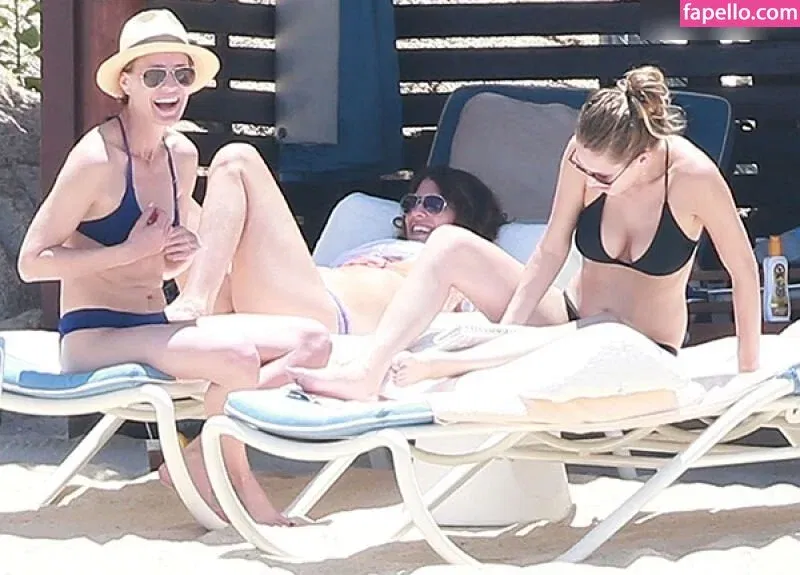 Robin Wright Onlyfans Photo Gallery 