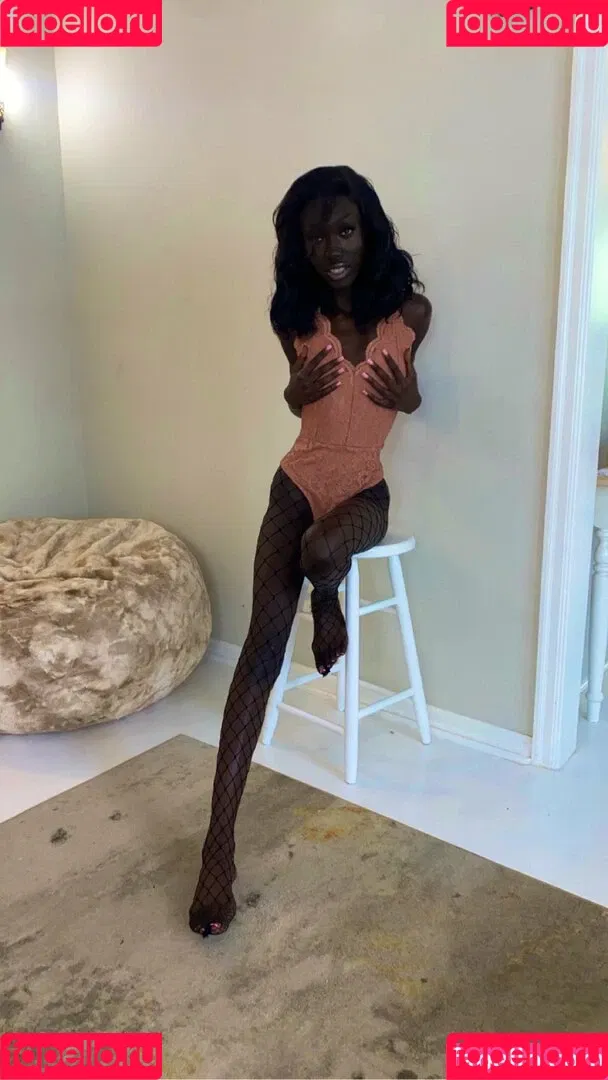 monamonhoe Onlyfans Photo Gallery 