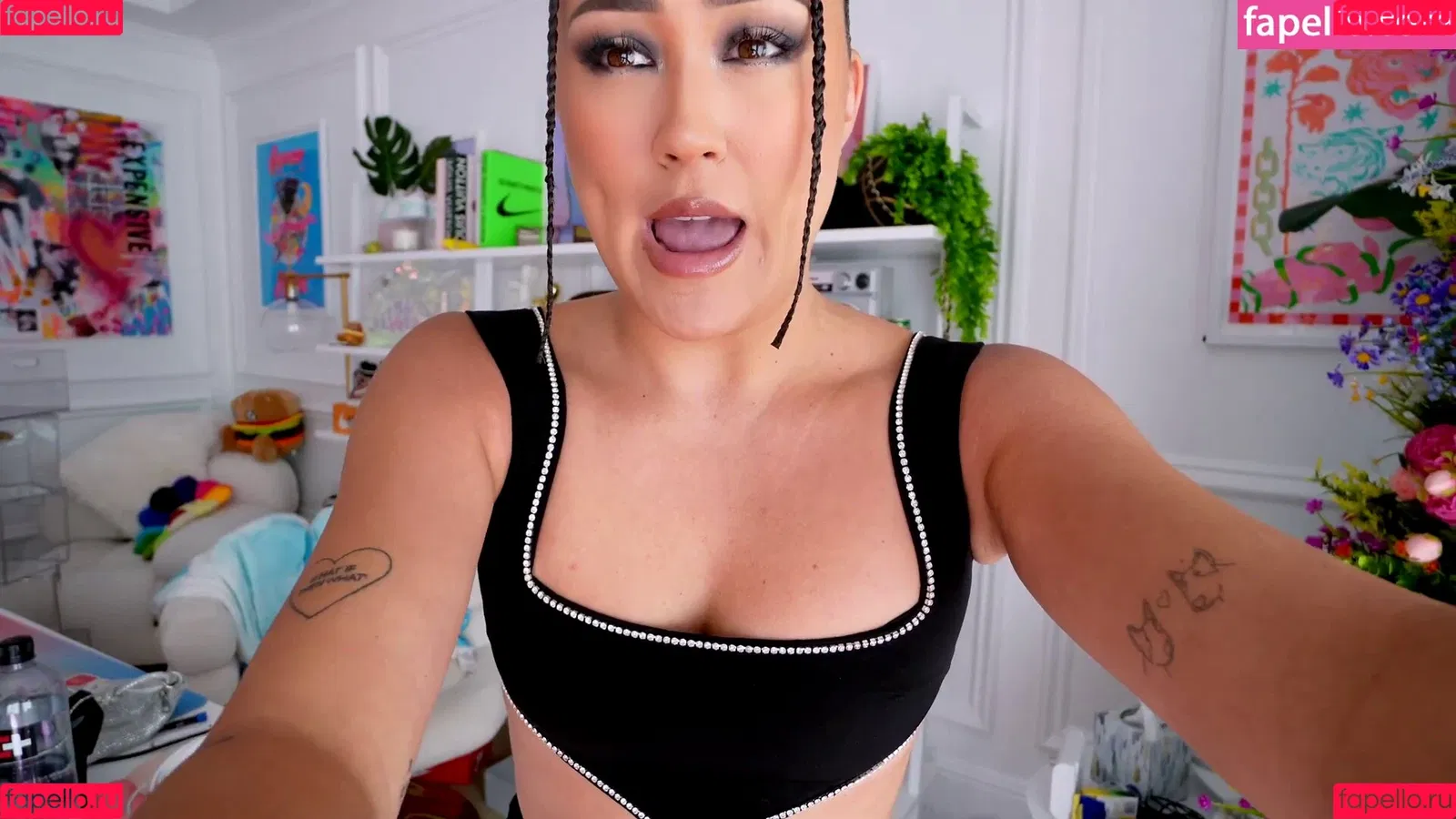 LaurDIY Onlyfans Photo Gallery 