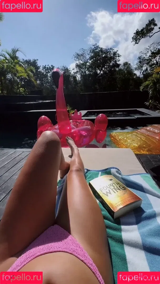 LaurDIY Onlyfans Photo Gallery 