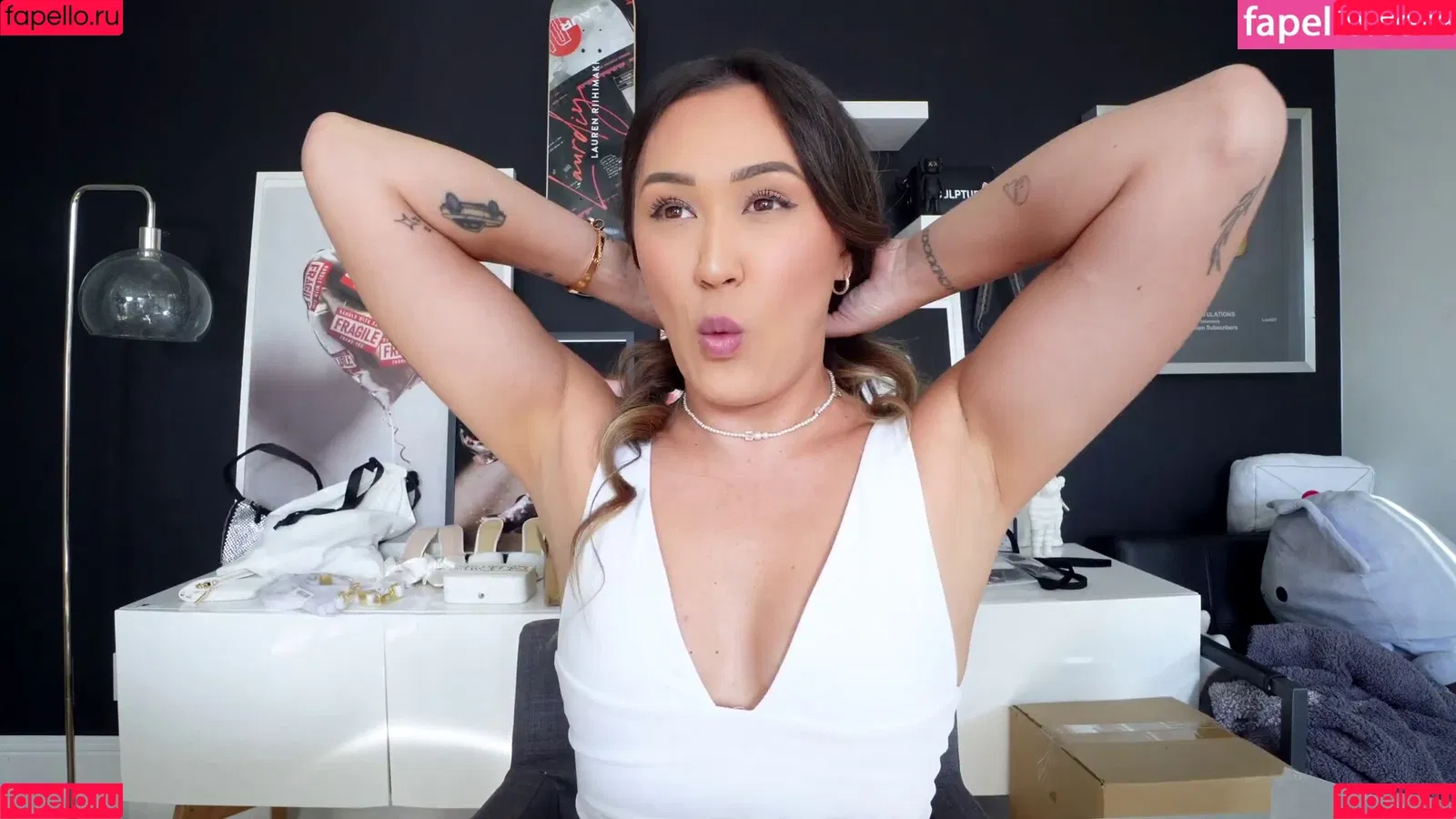 LaurDIY Onlyfans Photo Gallery 