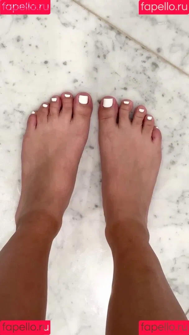 LaurDIY Onlyfans Photo Gallery 