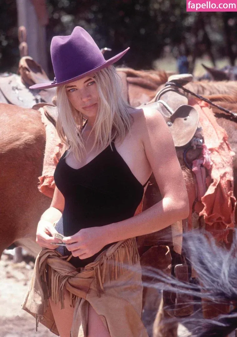 Peta Wilson Onlyfans Photo Gallery 