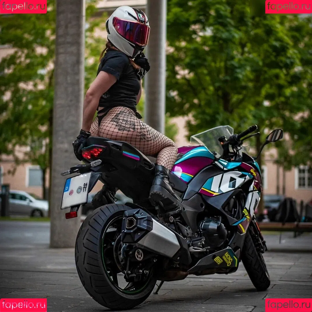 Biker_qu33n Onlyfans Photo Gallery 