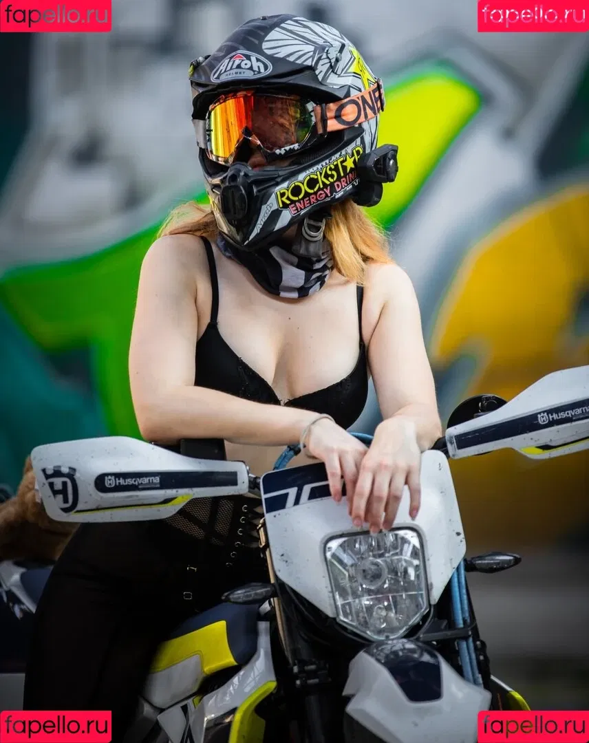 Biker_qu33n Onlyfans Photo Gallery 
