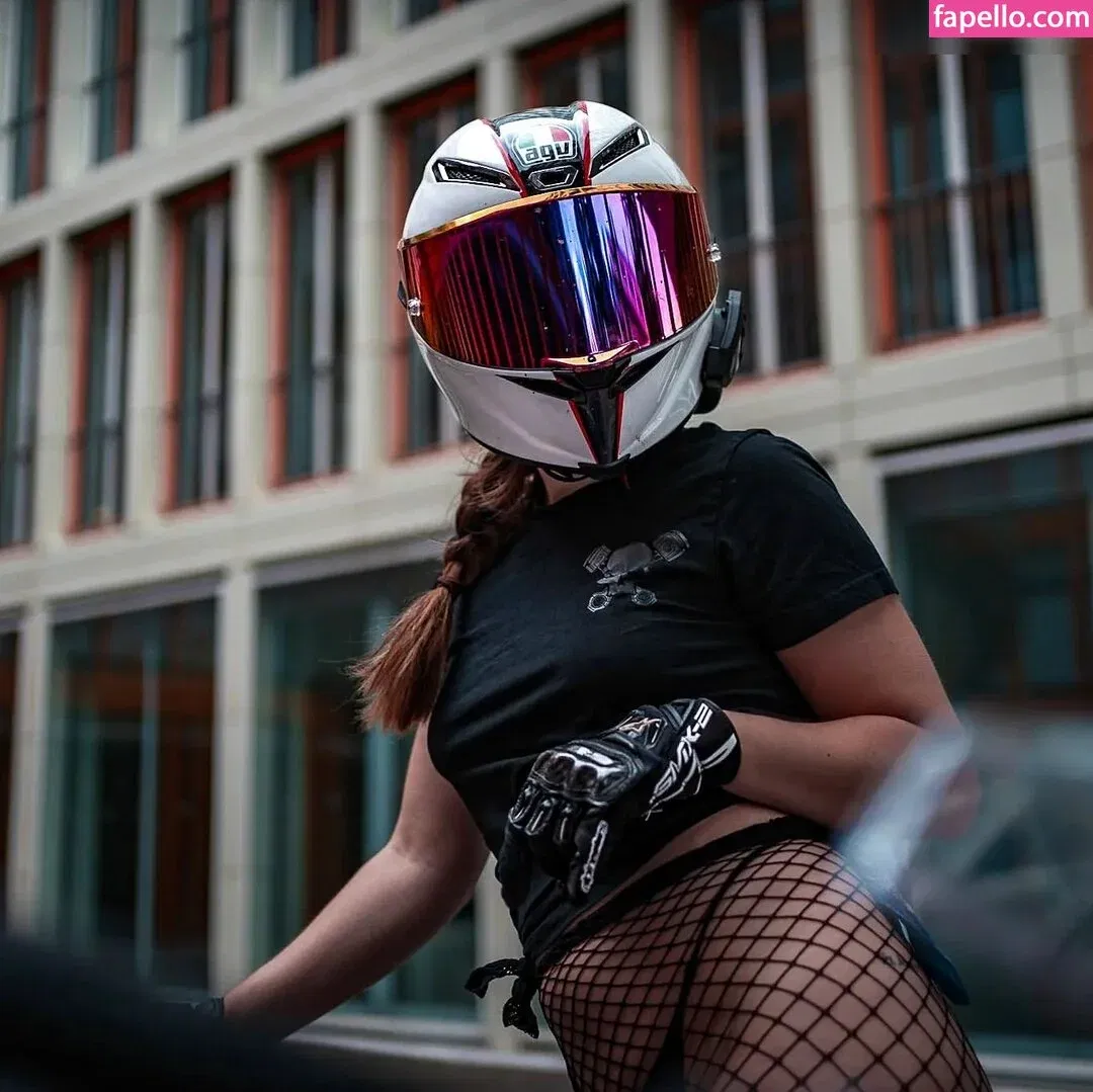 Biker_qu33n Onlyfans Photo Gallery 