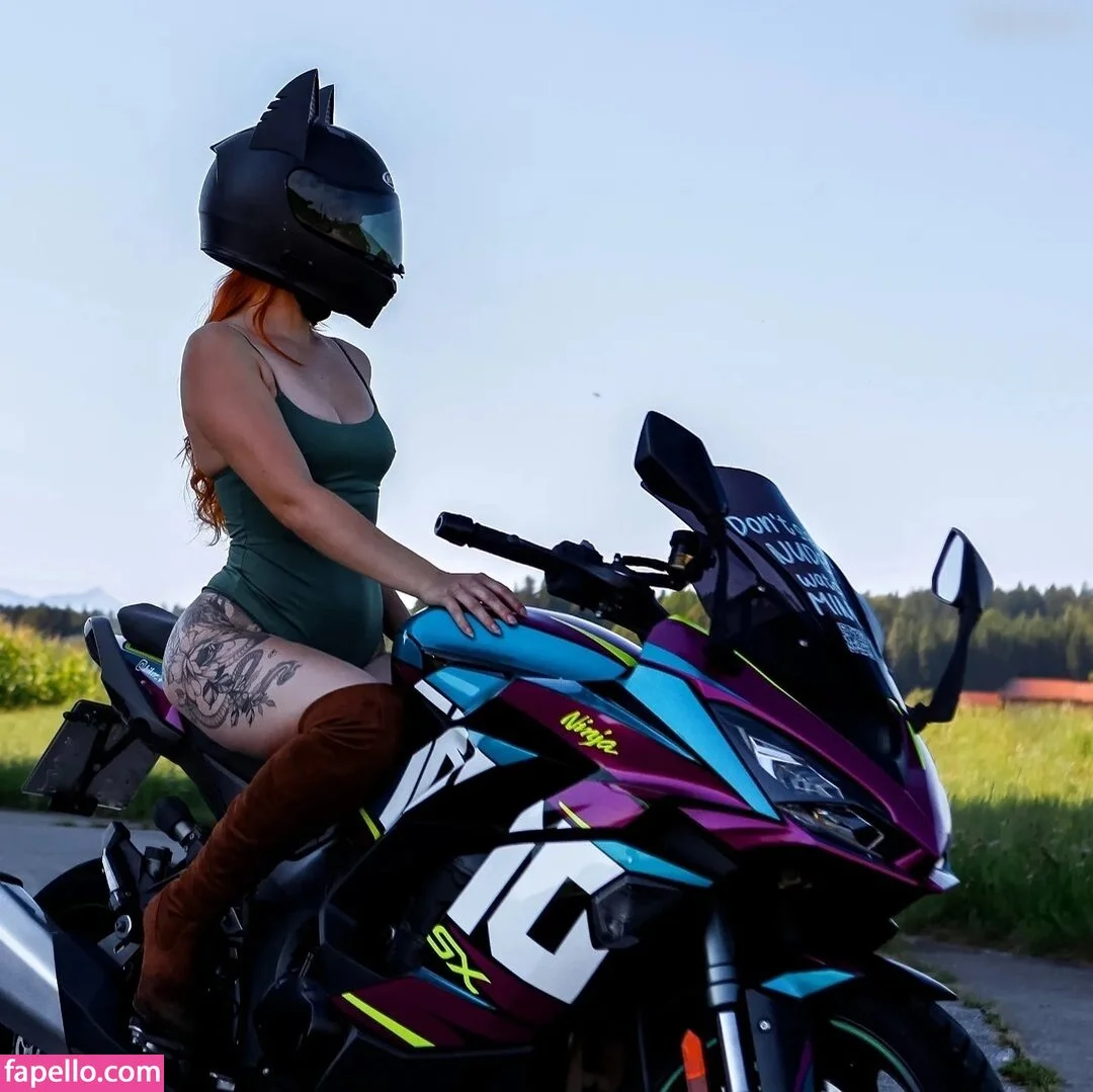 Biker_qu33n Onlyfans Photo Gallery 