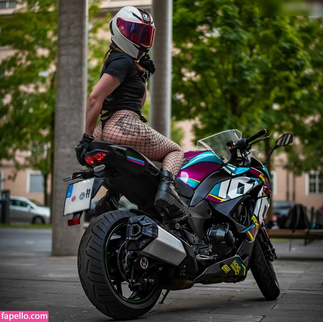 Biker_qu33n Onlyfans Photo Gallery 