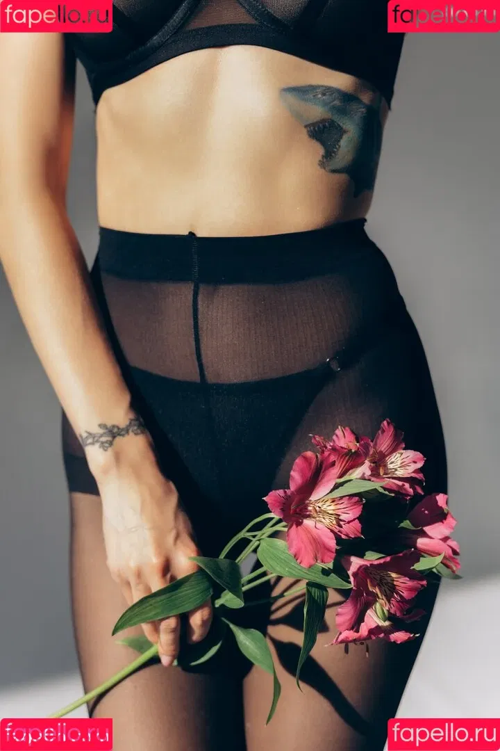 Natalie (Avo) Onlyfans Photo Gallery 