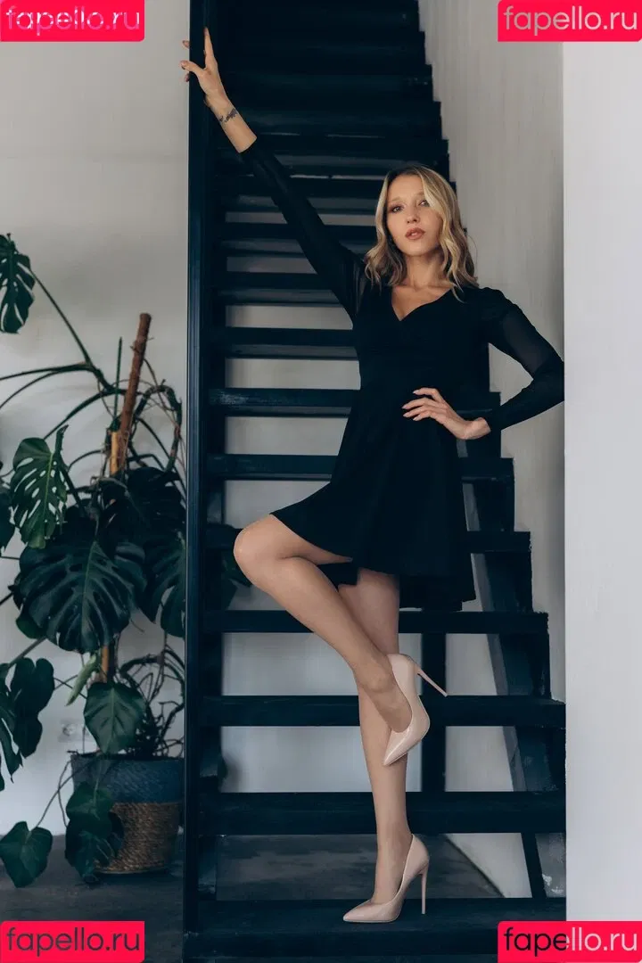Natalie (Avo) Onlyfans Photo Gallery 