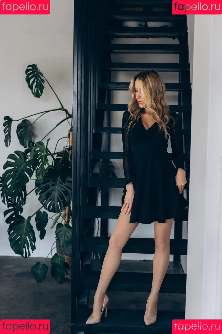Natalie (Avo) Onlyfans Photo Gallery 