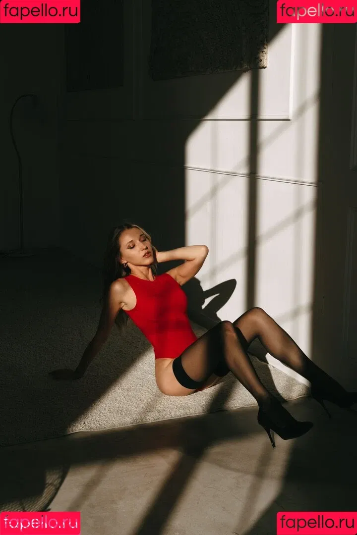 Natalie (Avo) Onlyfans Photo Gallery 