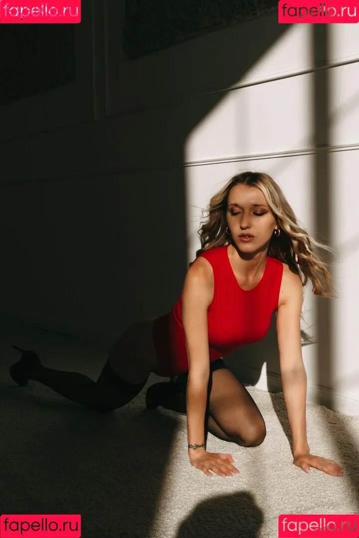 Natalie (Avo) Onlyfans Photo Gallery 