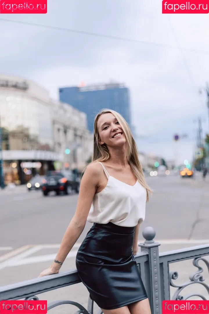 Natalie (Avo) Onlyfans Photo Gallery 