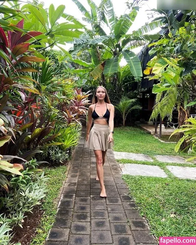 Natalie (Avo) Onlyfans Photo Gallery 