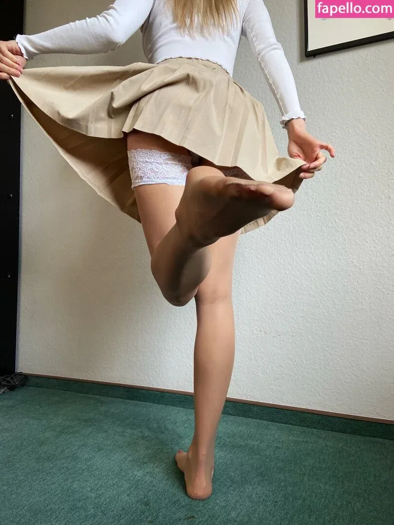 Natalie (Avo) Onlyfans Photo Gallery 